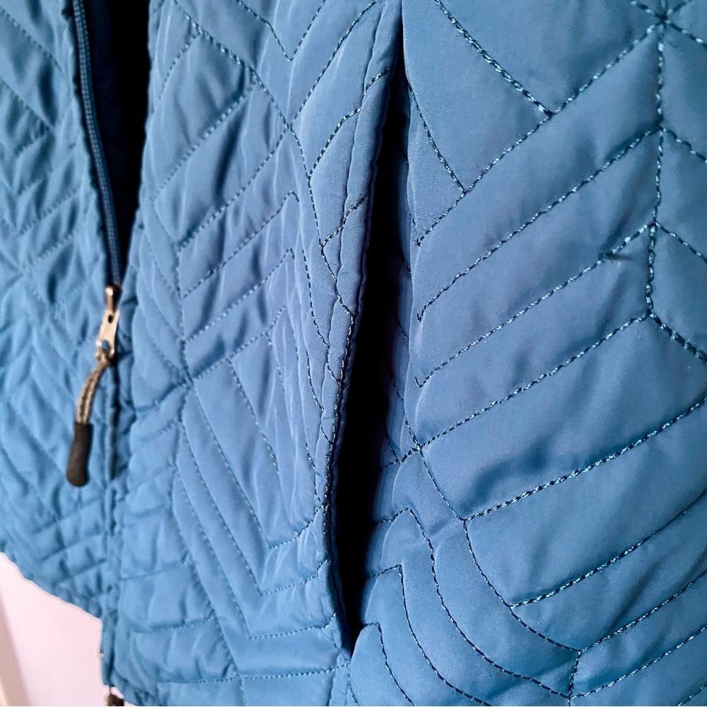 Blue Quilted Vest with pockets - Picture 6 of 6